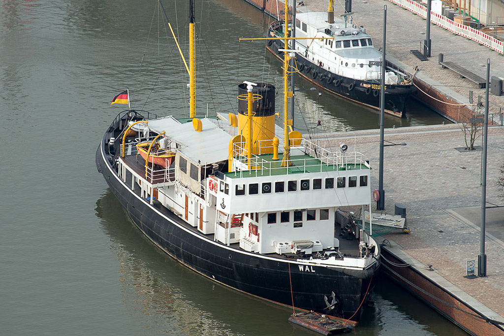 Schiff am Kai