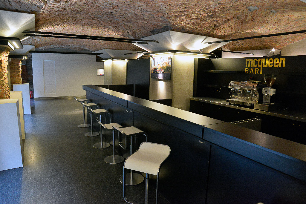 Foyer und Café-Bar des Museums