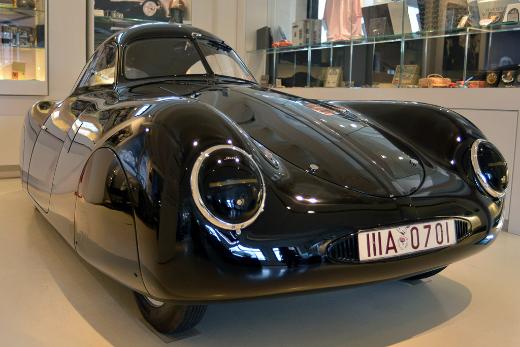 Schwarzer Sportwagen