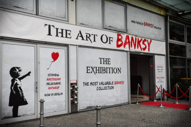Eingang der Ausstellung The Art of Banksy