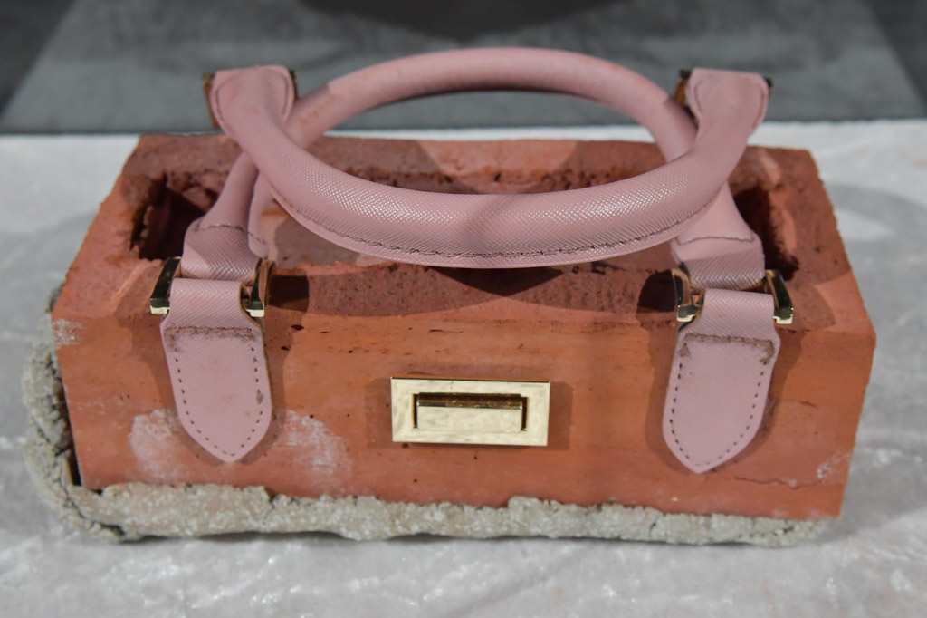 Rosa Handtasche als Objekt