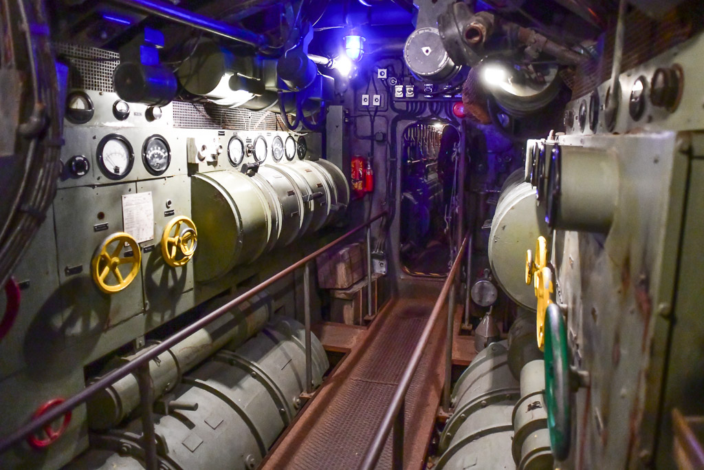U-Boot-Innenraum mit Instrumenten