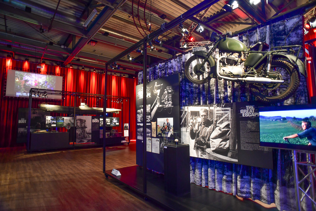 Ausstellungsraum mit Motorrad