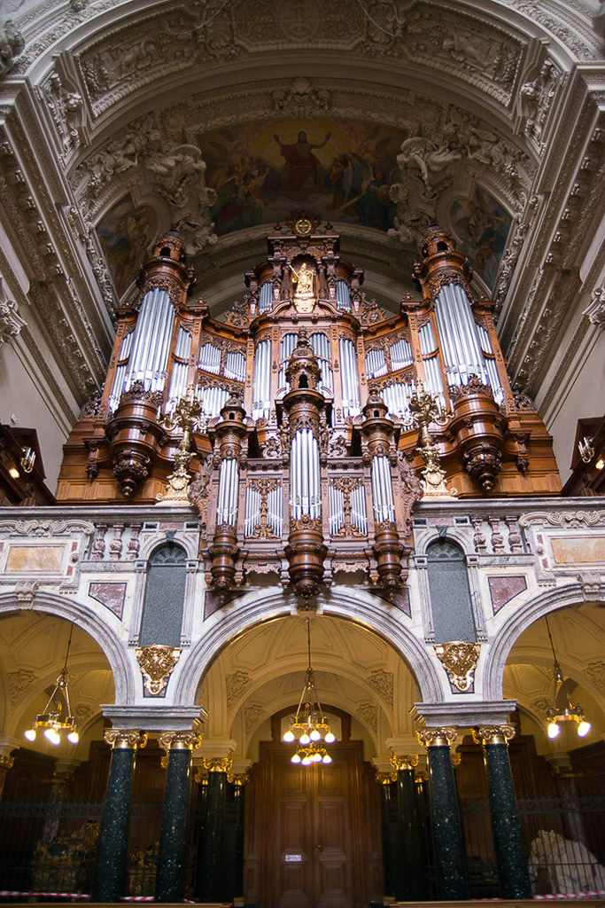 Sauer-Orgel im Hochformat