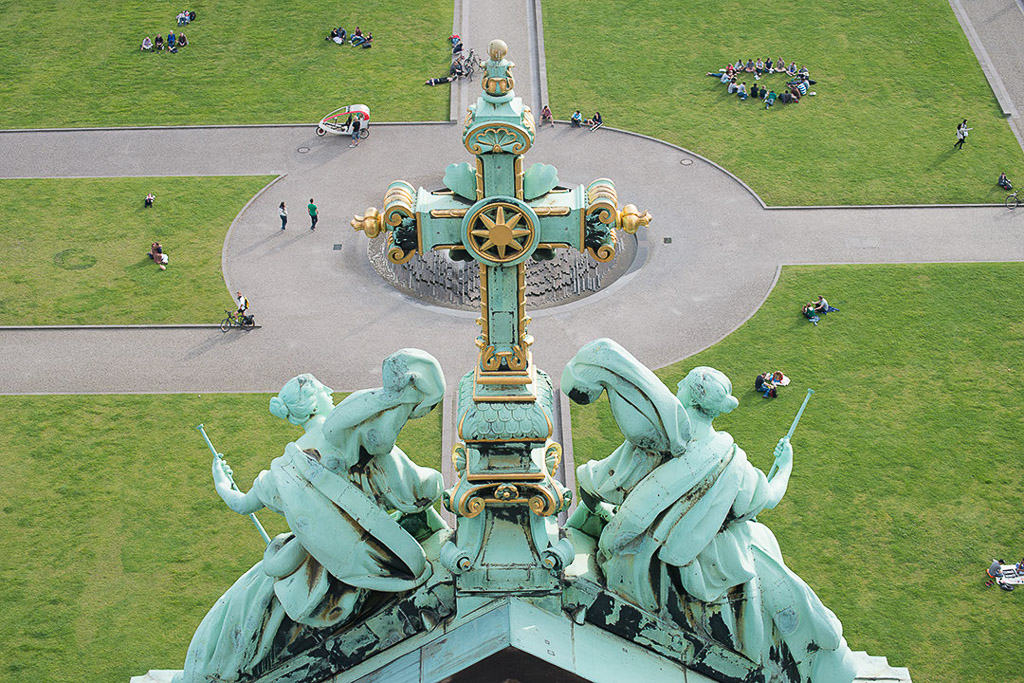 Blick auf den Lustgarten mit Dachfiguren