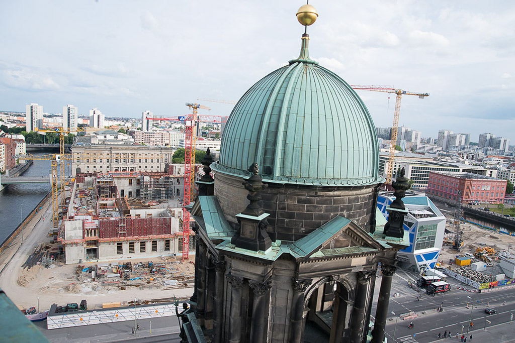 Kuppelturm und Baustelle des Stadtschlosses
