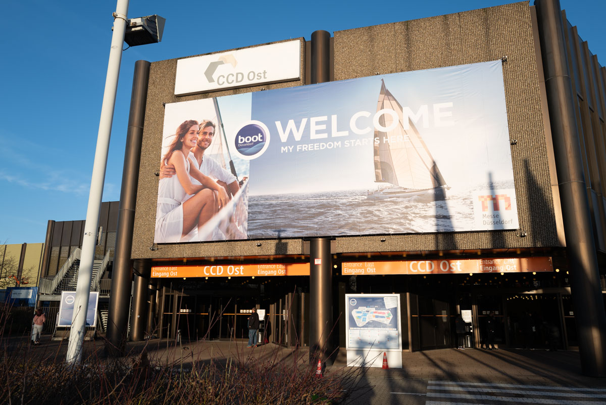 Eingang der boot Düsseldorf mit Welcome-Plakat