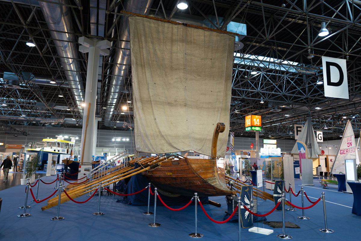 Wikingerboot in der Halle