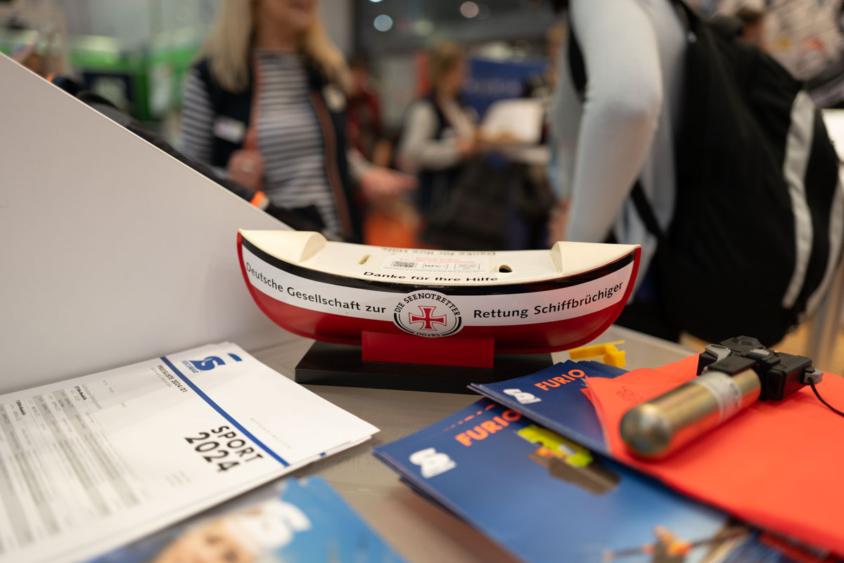 Modellboot am Messestand