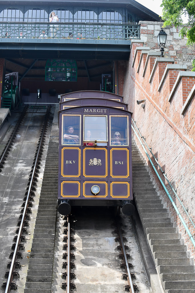 Die Standseilbahn Sikló am Burgberg