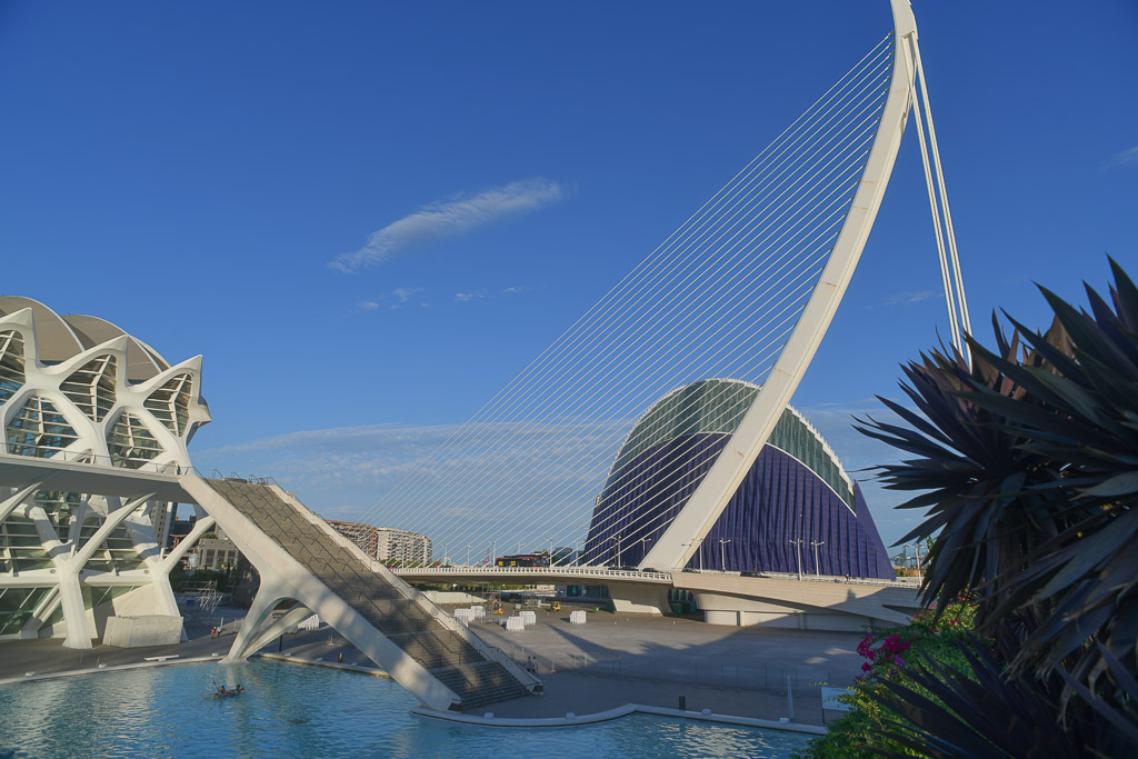 Brücke und Palau de les Arts neben dem Àgora