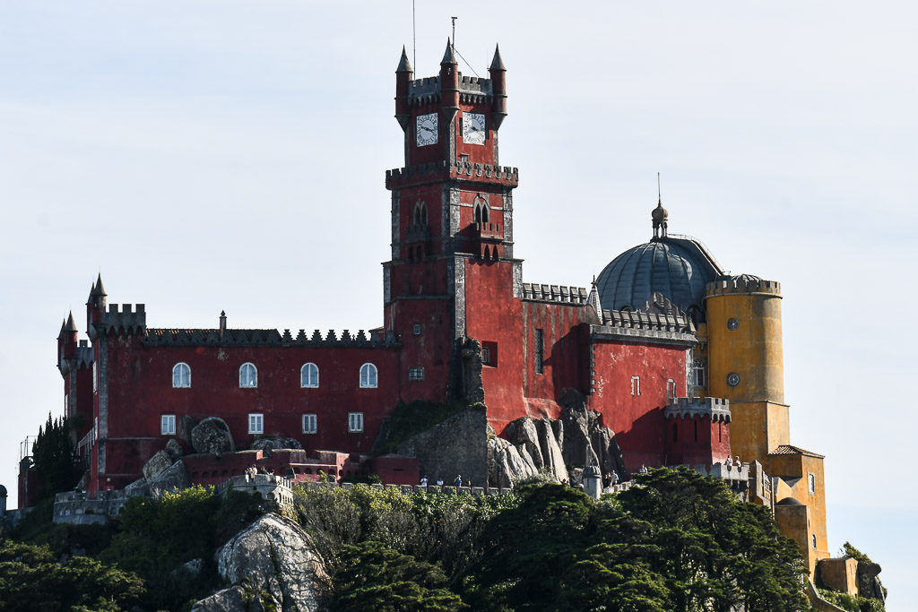Der Pena-Palast in Rot und Gelb
