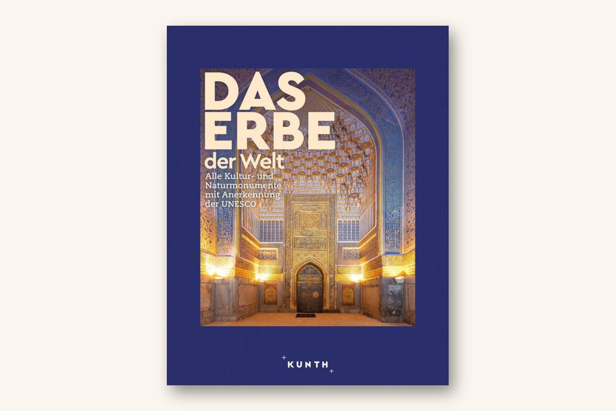 Bildband Das Erbe der Welt 2024/2025 vom Kunth Verlag vor hellem Hintergrund