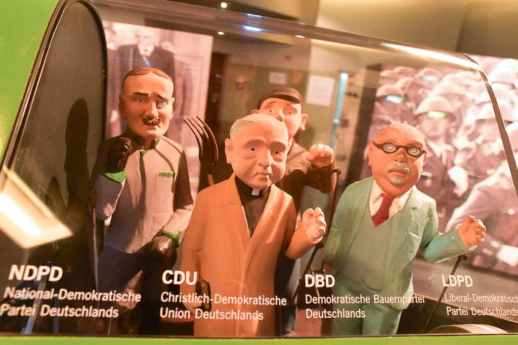 Figuren zu den Parteien der DDR