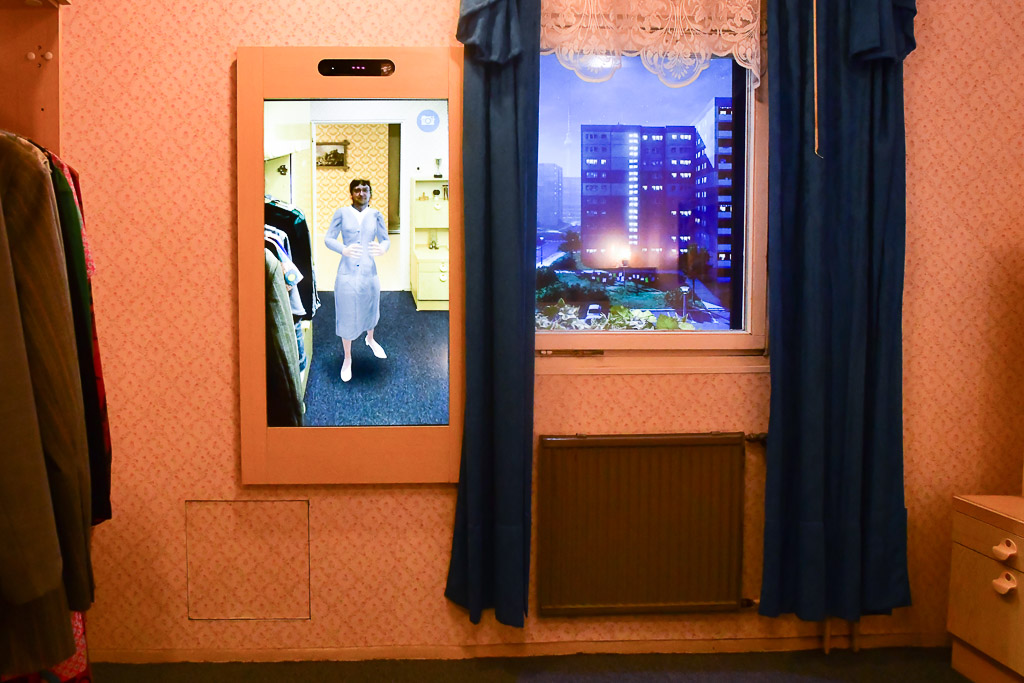 Digitaler Spiegel zum Anprobieren von Kleidung