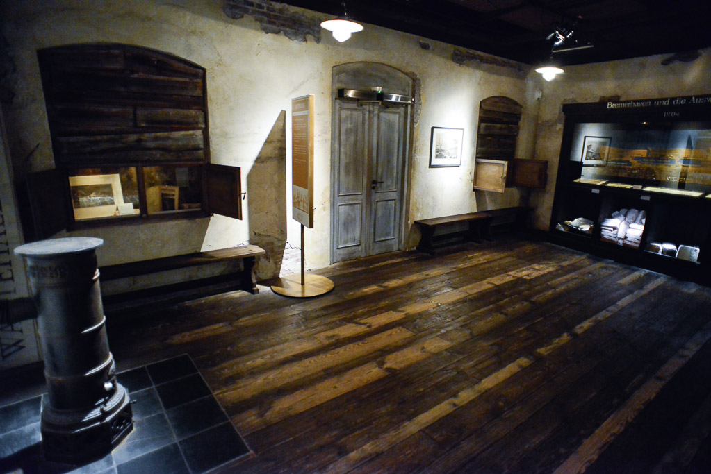 Ausstellungsraum mit Holzboden
