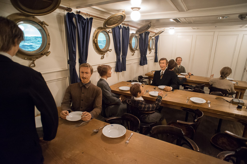 Speisesaal mit Bullaugen