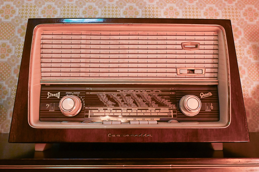 Röhrenradio in Nahaufnahme