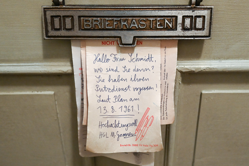 Briefkasten mit Zettel