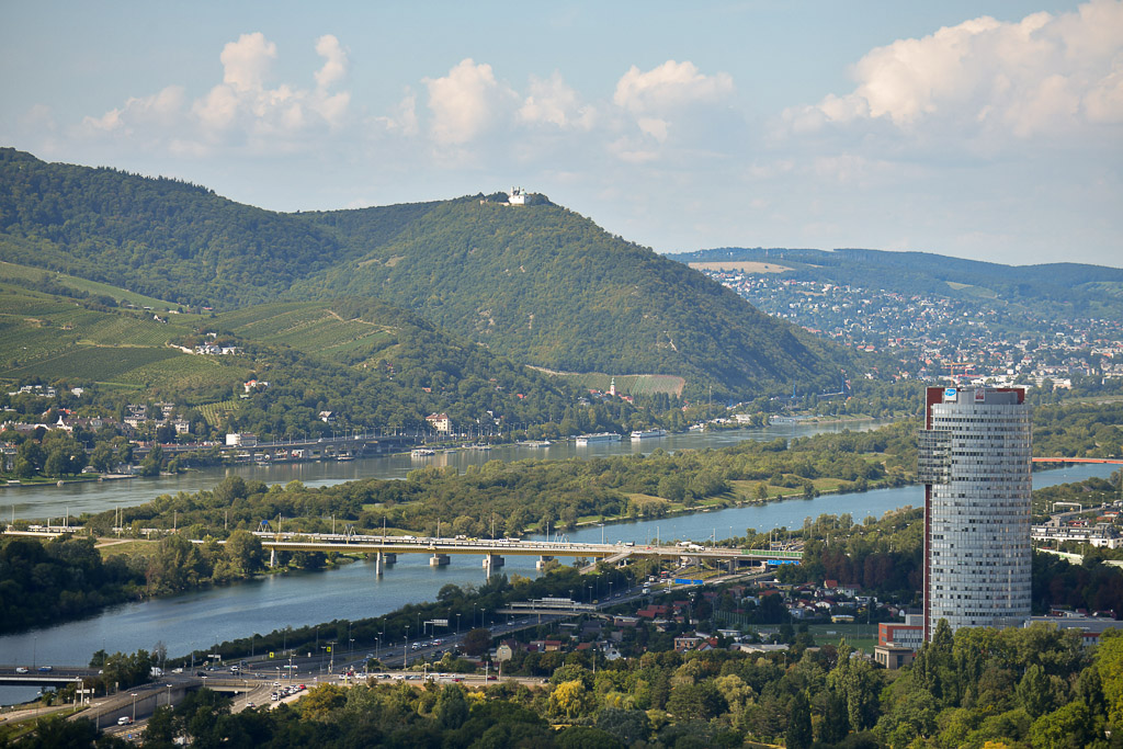 Blick auf Donau, Kahlenberg und den DC Tower