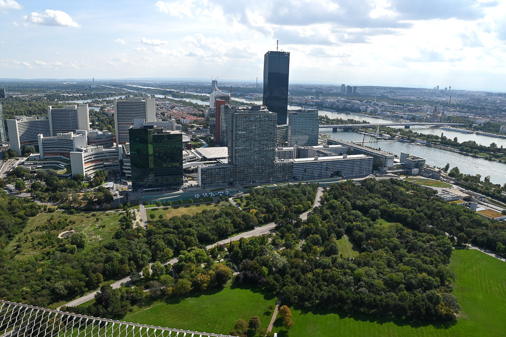 Blick auf die Donau City mit dem Donaupark