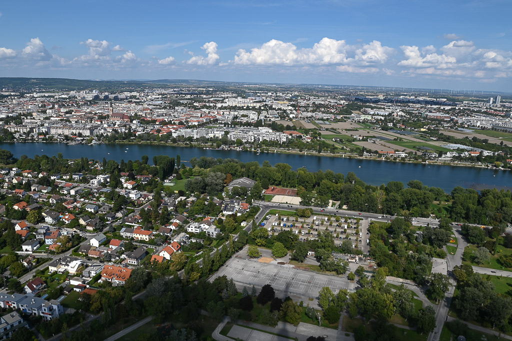 Blick auf den Donaupark und die Donau