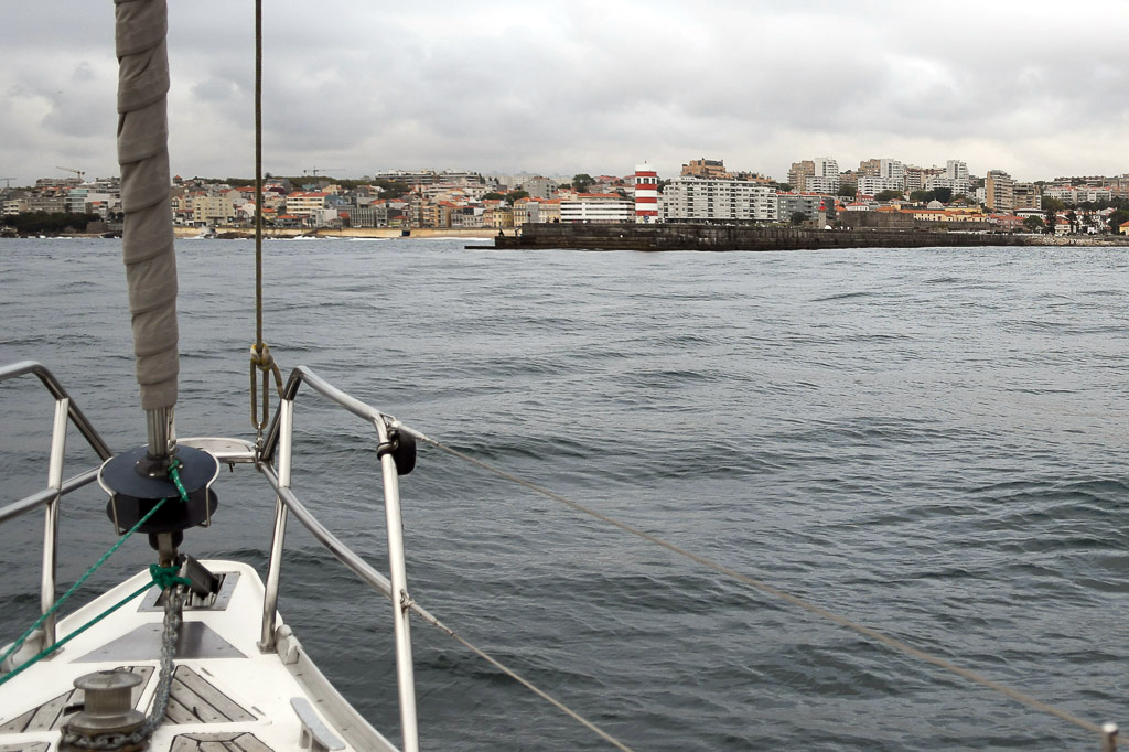 Blick vom Boot zur Flussmündung