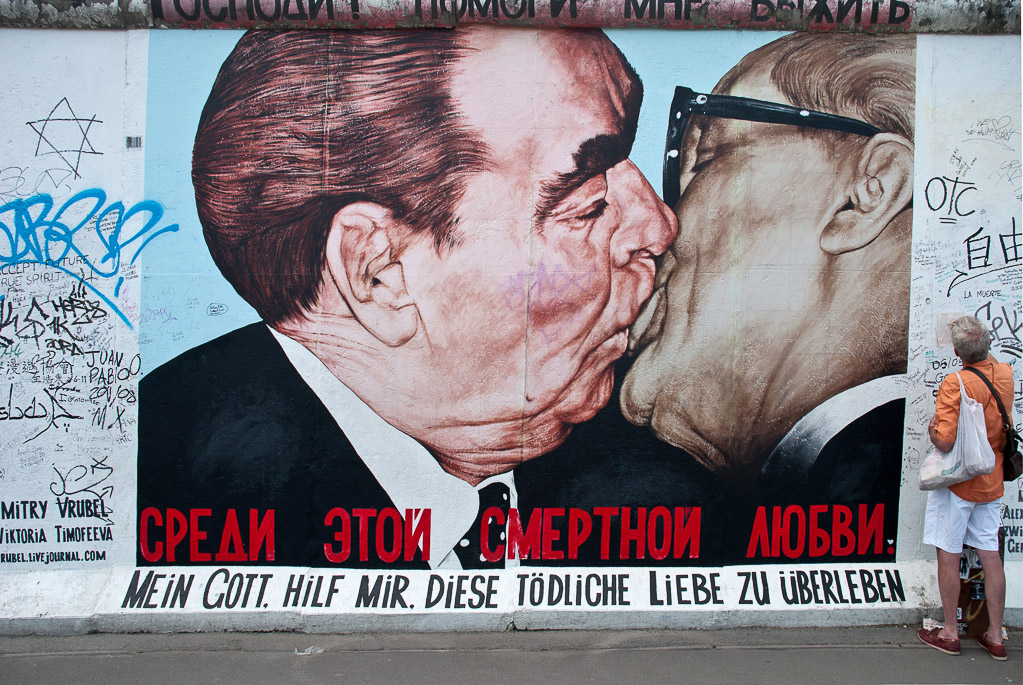 Bruderkuss-Wandbild von Breschnew und Honecker