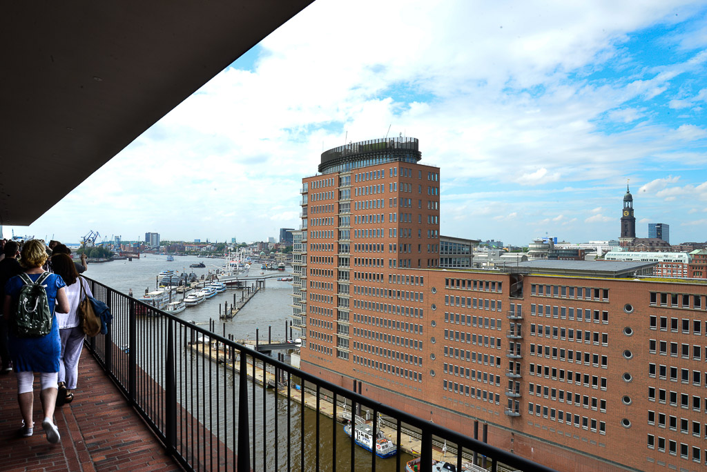 Blick von der Plaza über den Hafen