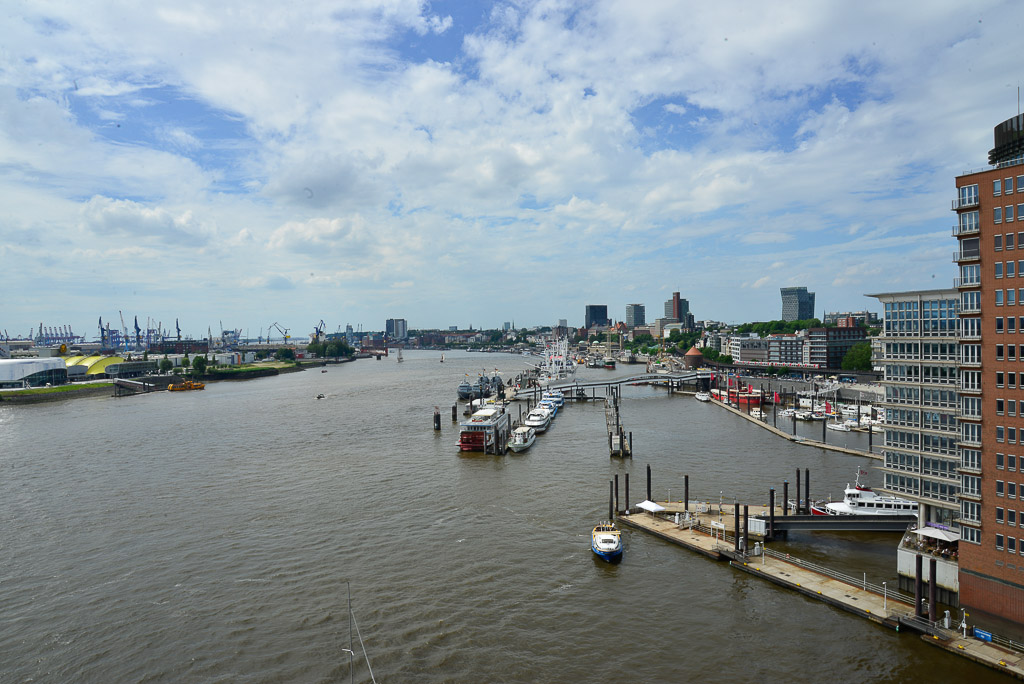 Blick von der Plaza über den Hafen