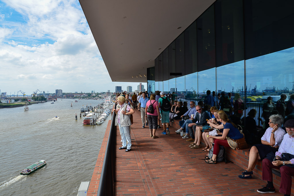 Blick von der Plaza über den Hafen