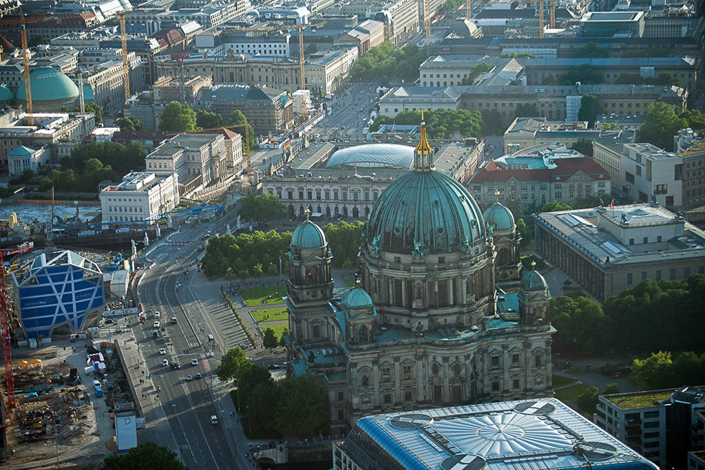 Berliner Dom und Baustelle des Stadtschlosses von oben