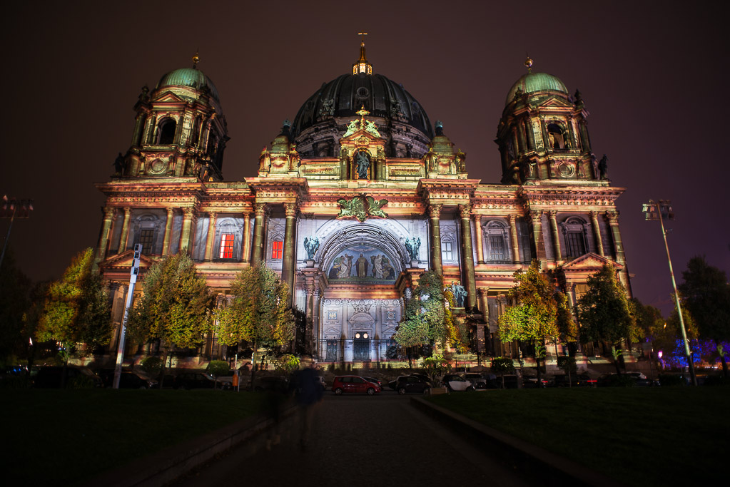 Berliner Dom in warmem Licht
