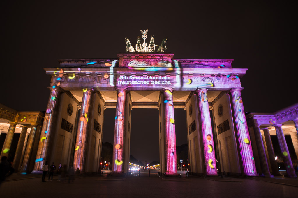 Brandenburger Tor in Rosa und Violett