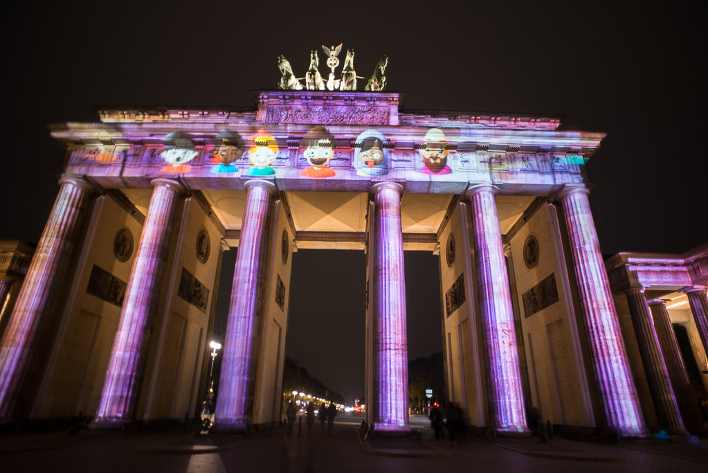 Brandenburger Tor in Violett