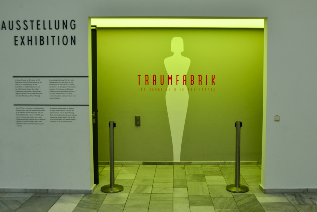 Eingang zur Ausstellung Traumfabrik