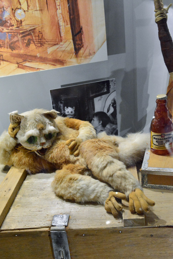 Stofftiere in der Vitrine