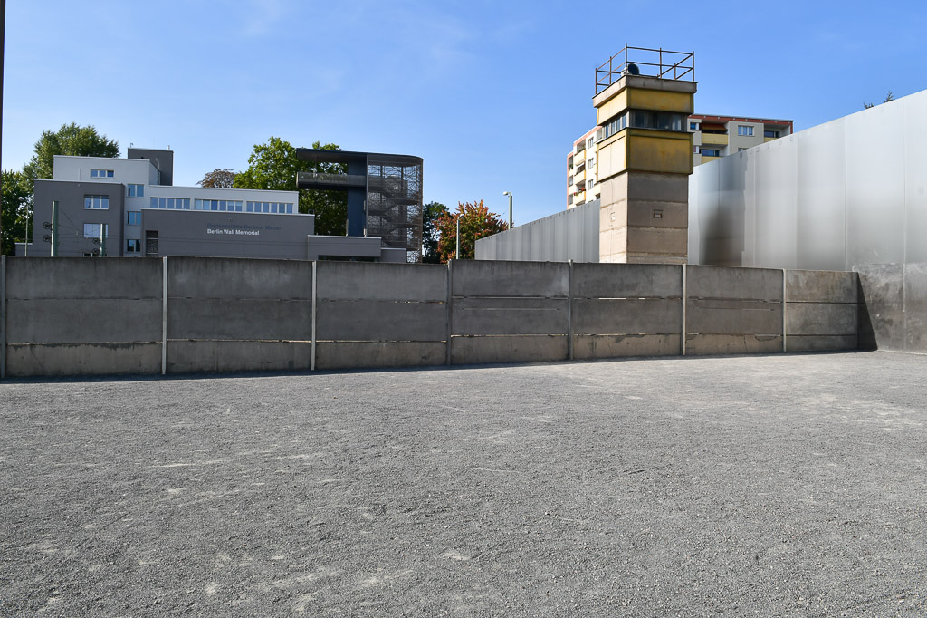 Grenzstreifen mit Wachturm