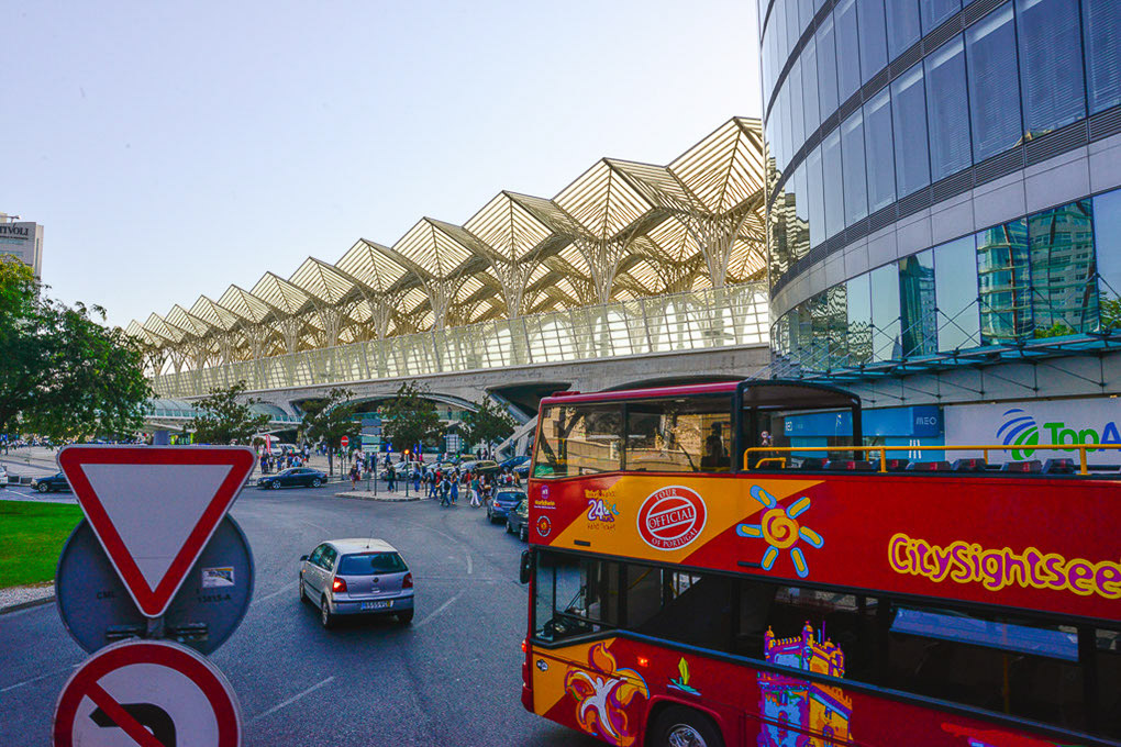 Bus am Bahnhof Oriente
