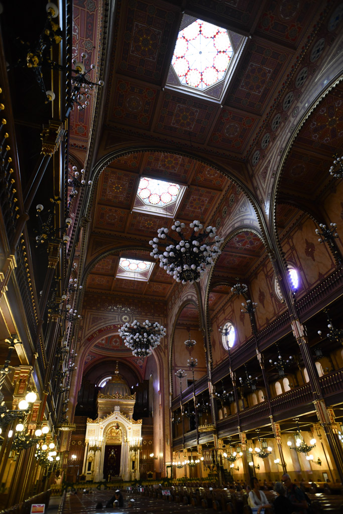 Gewölbte Decke der Synagoge