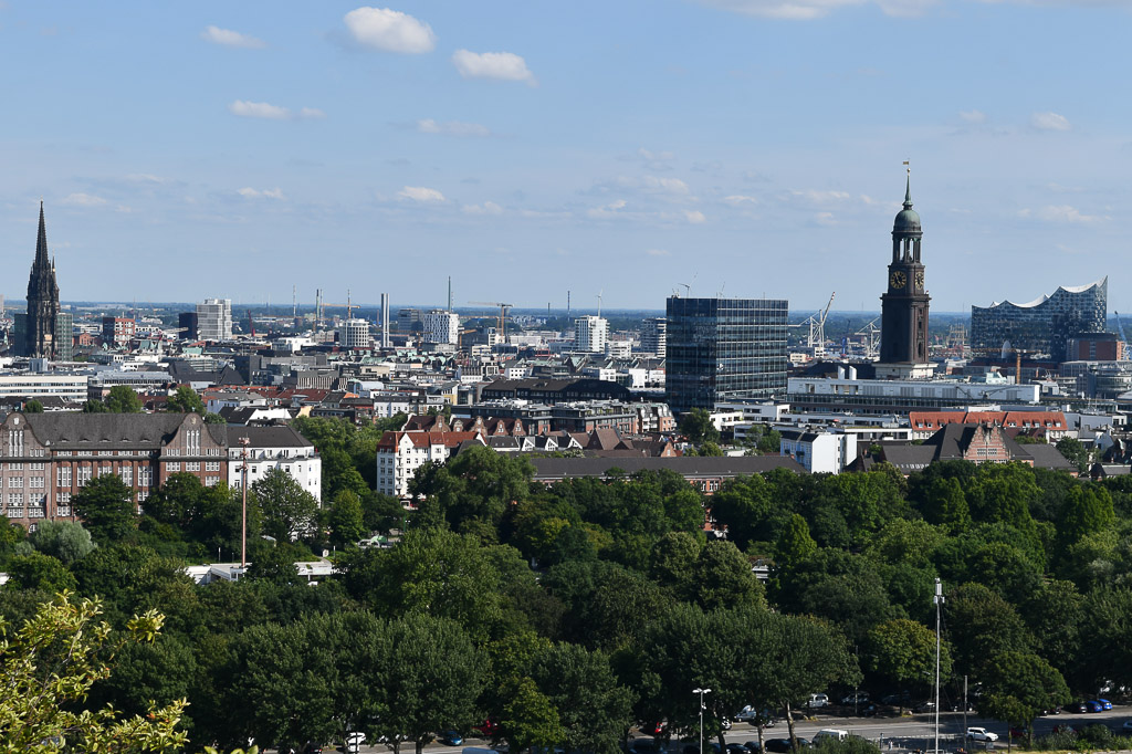 Blick über Hamburg mit Kirchtürmen