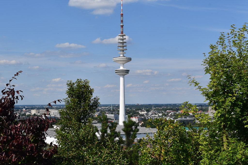 Fernsehturm über den Dächern