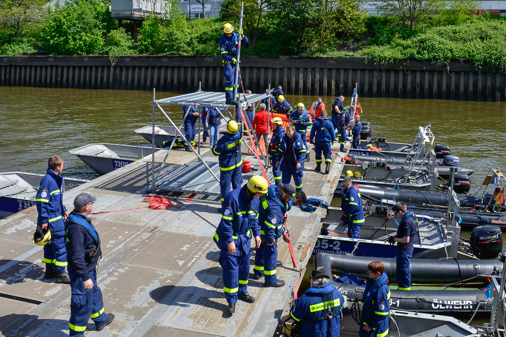 THW-Boot am Ponton