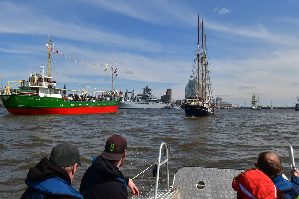 Hafenrundfahrt auf der Elbe