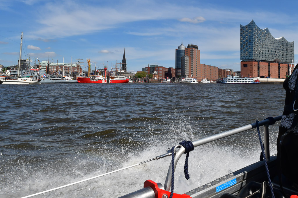 Hafenrundfahrt auf der Elbe