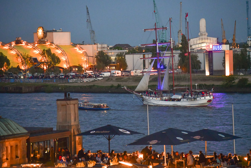 Landungsbrücken am Abend