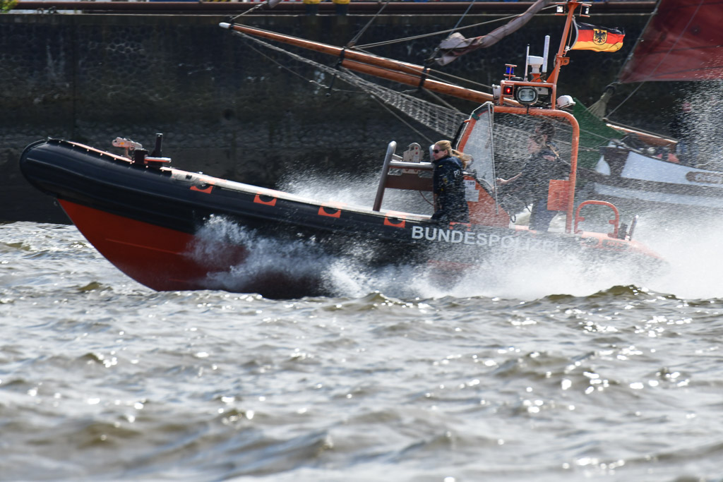 Schlepper in voller Fahrt