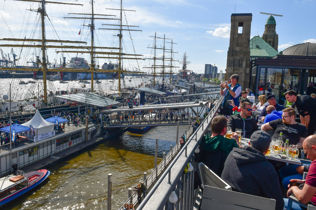 Besucher am Ponton