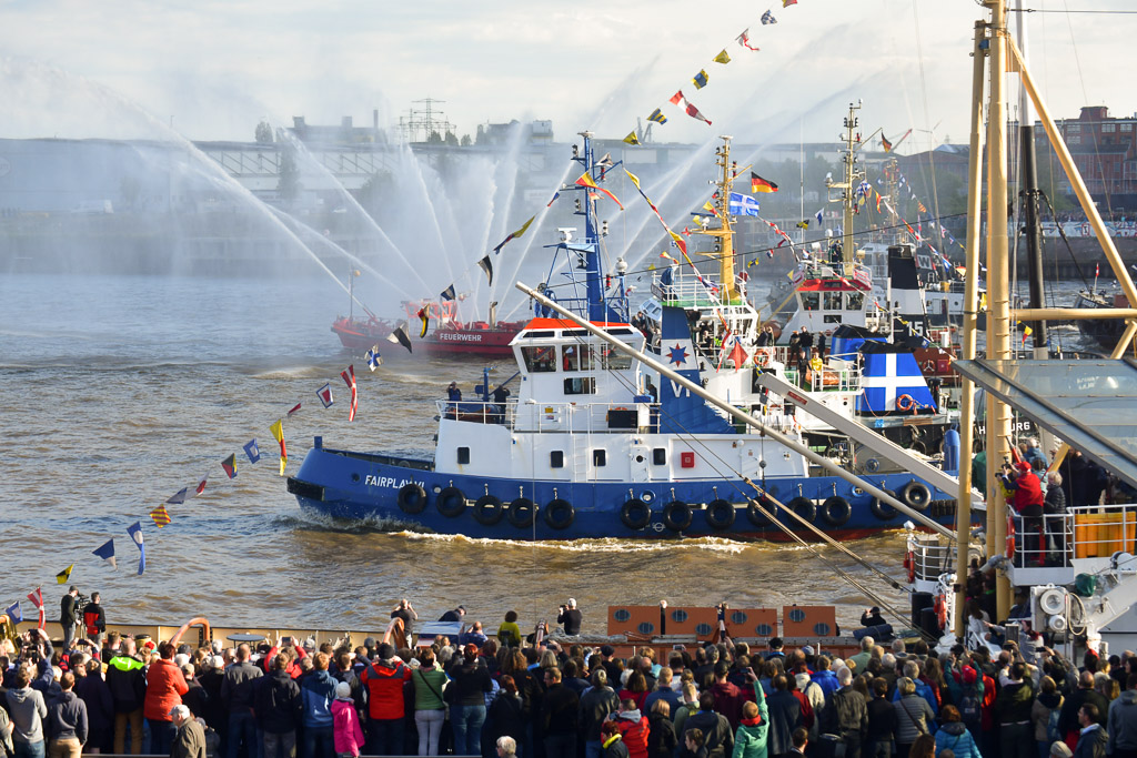 Schlepperballett auf der Elbe