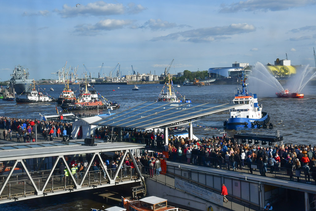 Schlepperballett auf der Elbe